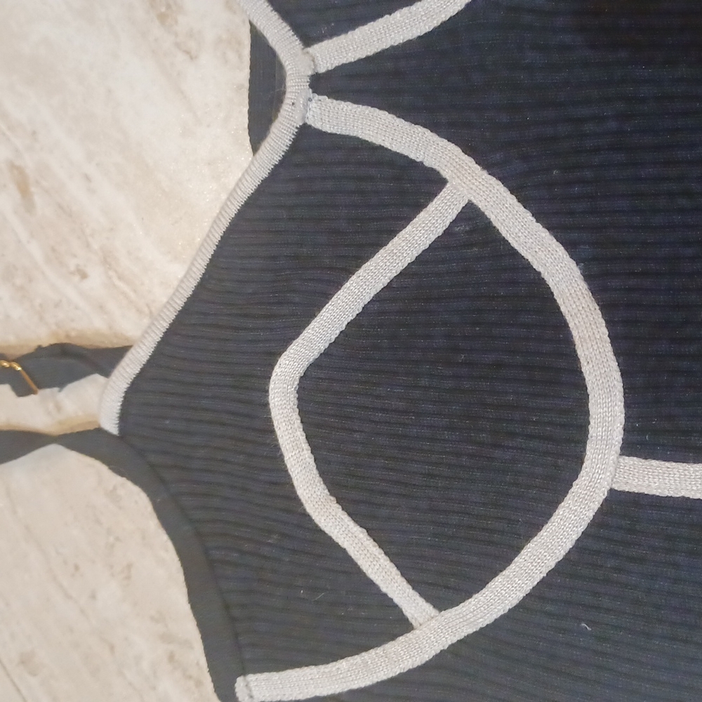 Stylish Ribbed Cropped Tank - Picture 3 of 7